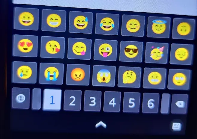 Emoji Keyboard with numeric paginations to find other emojis